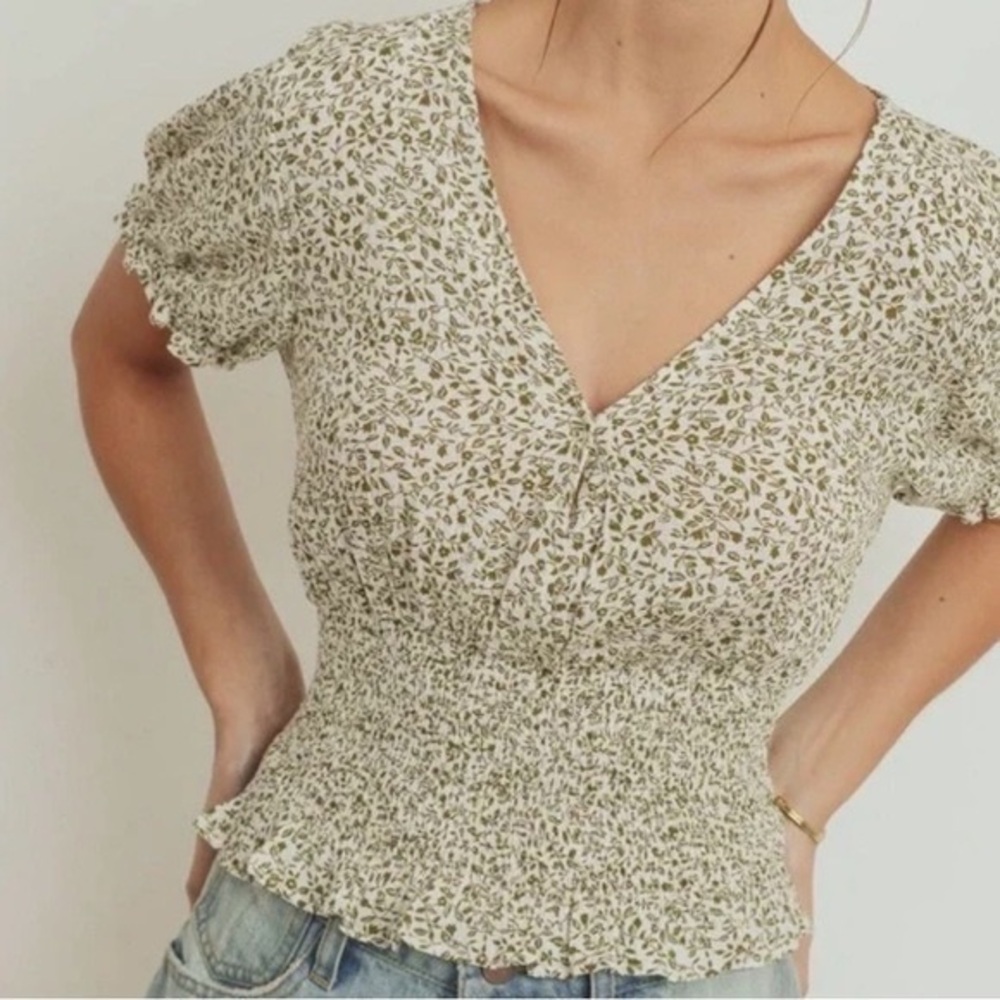 Green and Beige Floral V-Neck Puff Sleeve Top Paper Crane Size XS EUC